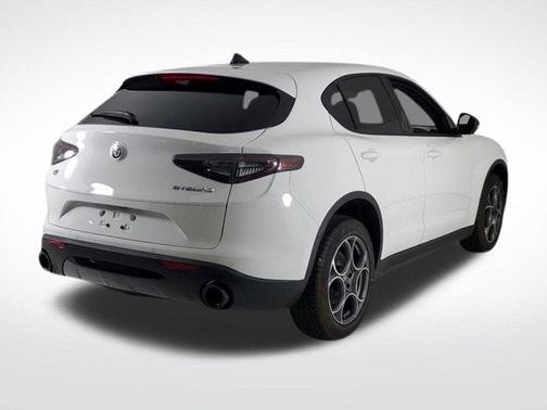 2025 Alfa Romeo Stelvio Base