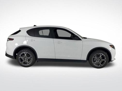 2025 Alfa Romeo Stelvio Base