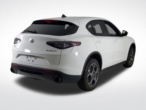 2025 Alfa Romeo Stelvio Base