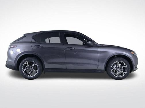 2025 Alfa Romeo Stelvio Base