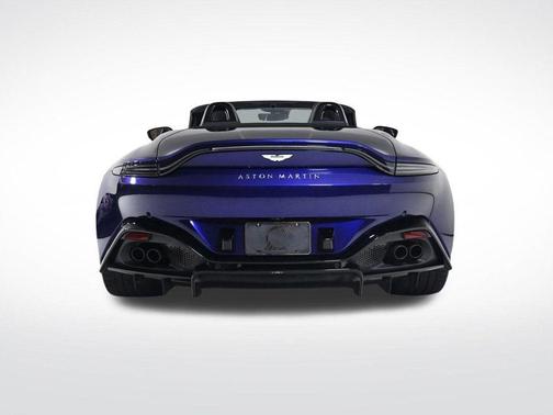 2022 Aston Martin Vantage Base
