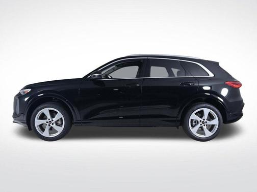 Mythos Black Metallic 2026 Audi Q5 PLUS