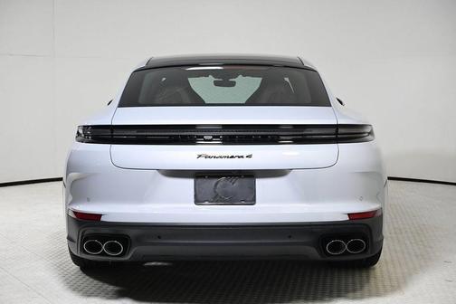 2024 Porsche Panamera 4