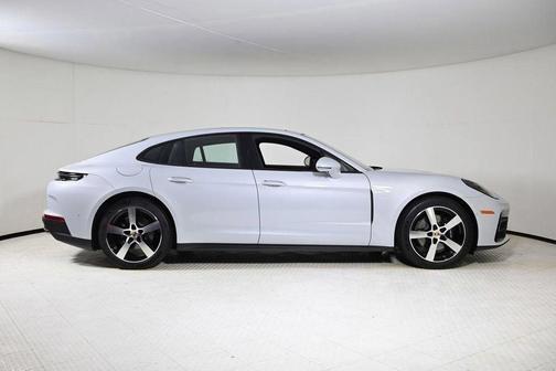 2024 Porsche Panamera 4