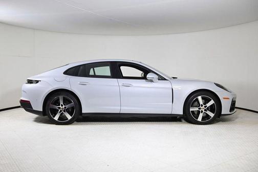 2024 Porsche Panamera 4