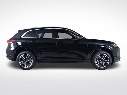 Mythos Black Metallic 2026 Audi Q5