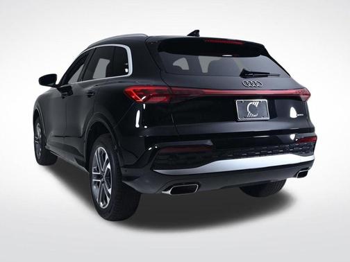 Mythos Black Metallic 2026 Audi Q5