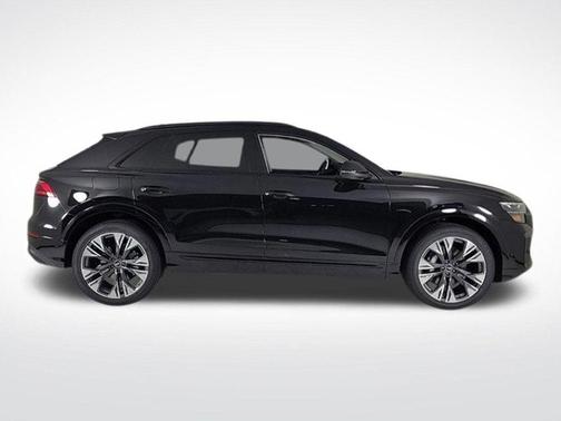2025 Audi Q8 Premium