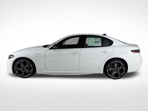2025 Alfa Romeo Giulia Base