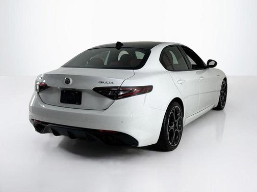 2025 Alfa Romeo Giulia Base
