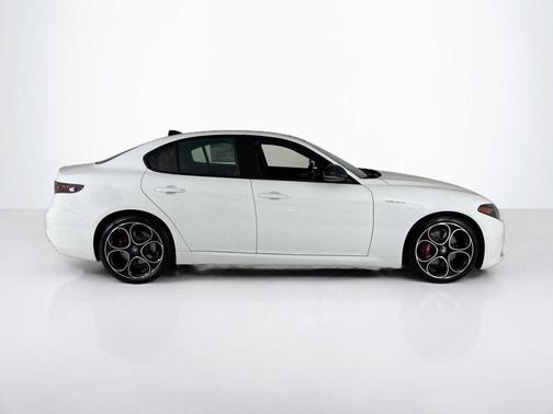 2025 Alfa Romeo Giulia Base