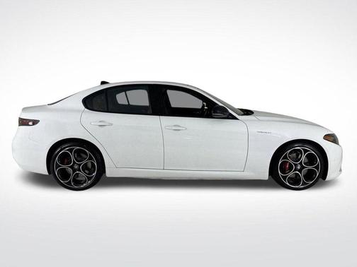 2025 Alfa Romeo Giulia Base
