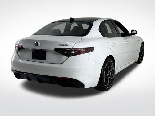 2025 Alfa Romeo Giulia Base