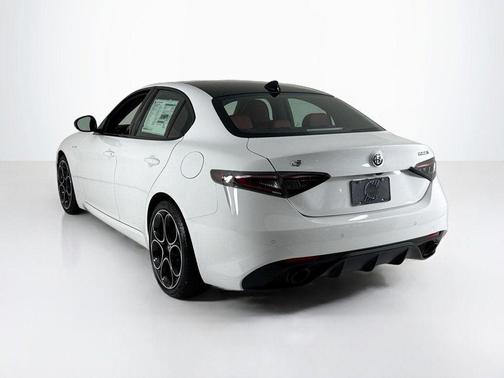 2025 Alfa Romeo Giulia Base