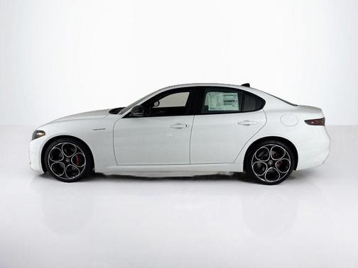 2025 Alfa Romeo Giulia Base