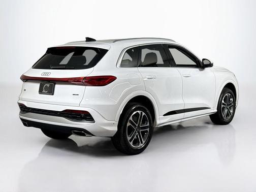 Arkona White 2025 Audi Q5 2.0T quattro Premium
