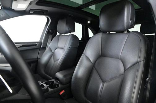 2022 Porsche Macan Base