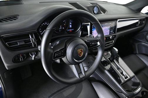 2022 Porsche Macan Base