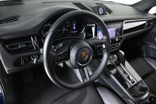2022 Porsche Macan Base