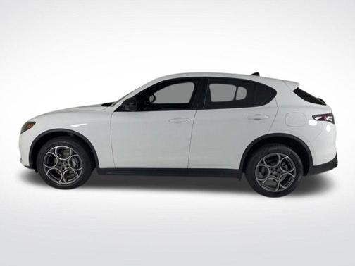 2025 Alfa Romeo Stelvio Base