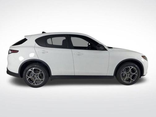 2025 Alfa Romeo Stelvio Base
