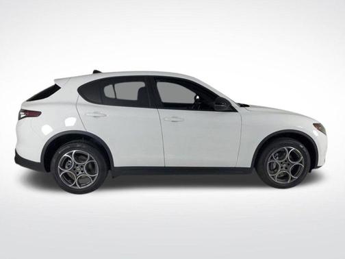 2025 Alfa Romeo Stelvio Base