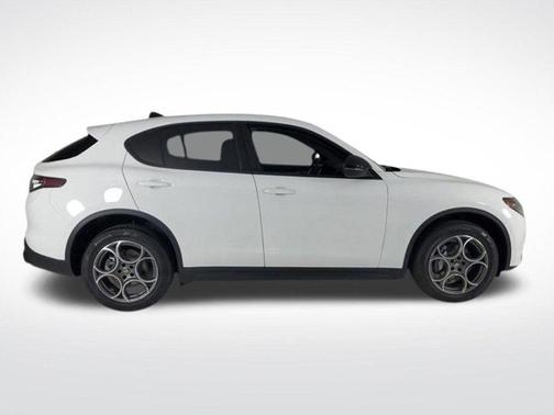 2025 Alfa Romeo Stelvio Base