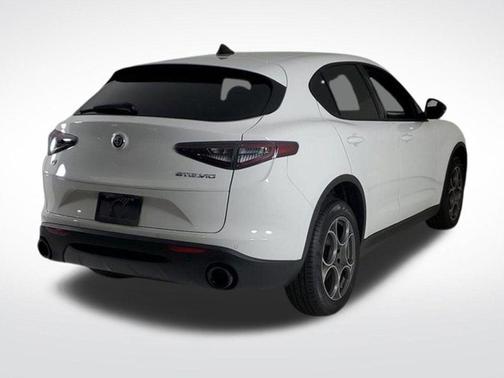 2025 Alfa Romeo Stelvio Base