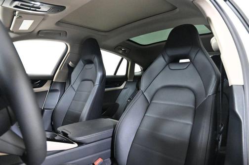 2025 Porsche Panamera 4