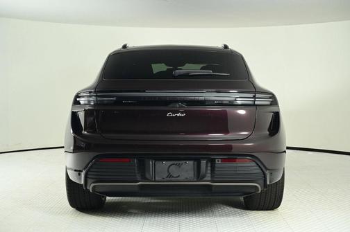 2024 Porsche Macan Turbo