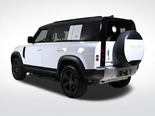 2023 Land Rover Defender 110 SE