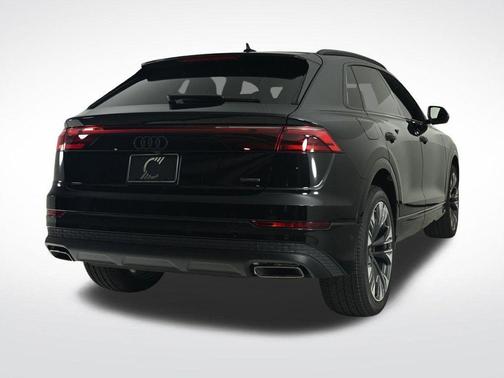2025 Audi Q8 Premium