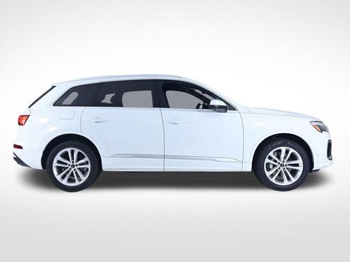 2025 Audi Q7 45 Premium Plus