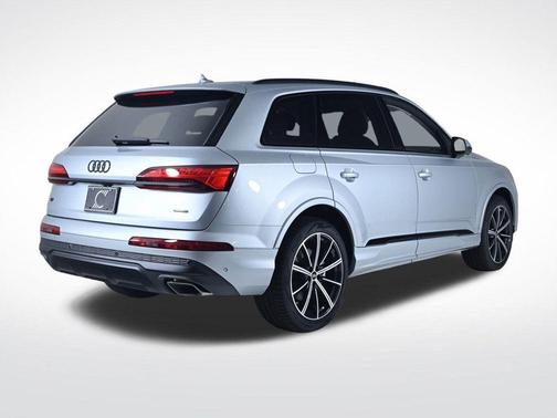 2025 Audi Q7 45 Premium Plus