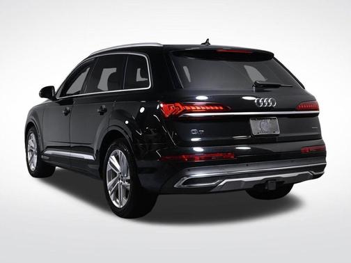 Mythos Black Metallic 2023 Audi Q7 55 Prestige