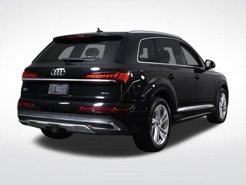 Mythos Black Metallic 2023 Audi Q7 55 Prestige