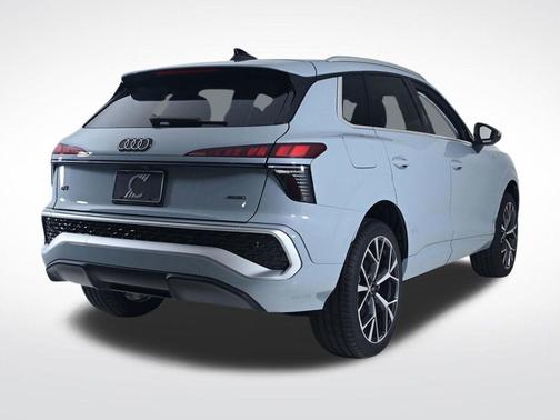Arrow Gray Pearl 2026 Audi Q3 S line