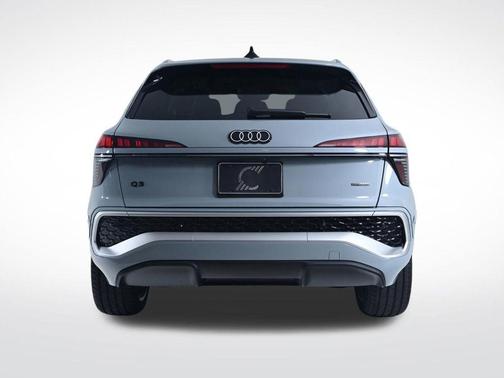 Arrow Gray Pearl 2026 Audi Q3 S line