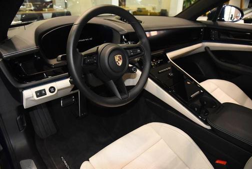 2024 Porsche Panamera 4