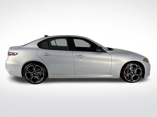 2025 Alfa Romeo Giulia Base