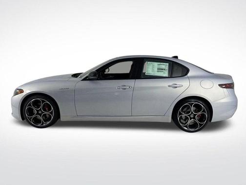 2025 Alfa Romeo Giulia Base