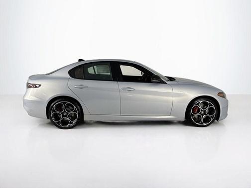 2025 Alfa Romeo Giulia Base