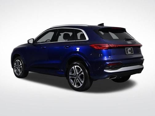 Navarra Blue Metallic 2025 Audi Q5 2.0T quattro Premium