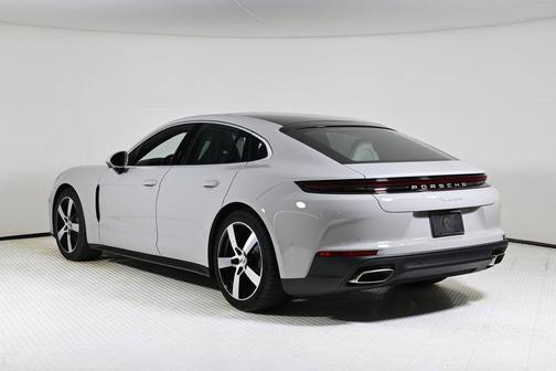 2026 Porsche Panamera RWD