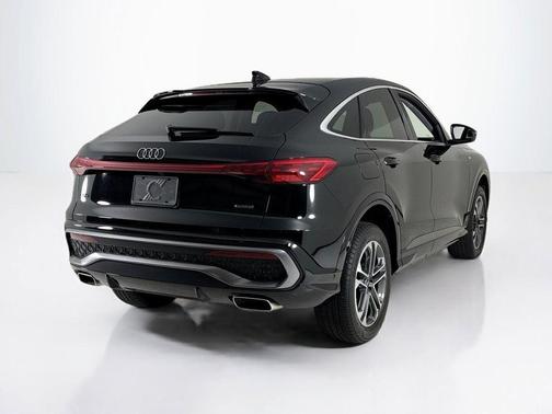 Mythos Black Metallic 2025 Audi Q5 2.0T Premium
