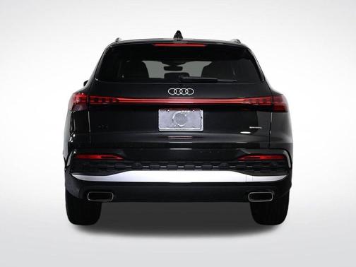 Mythos Black Metallic 2025 Audi Q5 2.0T quattro Premium