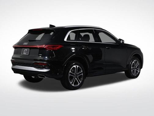 Mythos Black Metallic 2025 Audi Q5 2.0T quattro Premium