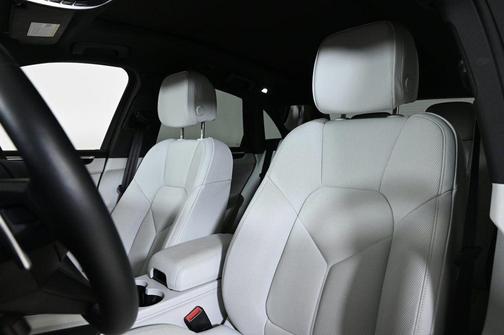 2025 Porsche Macan T