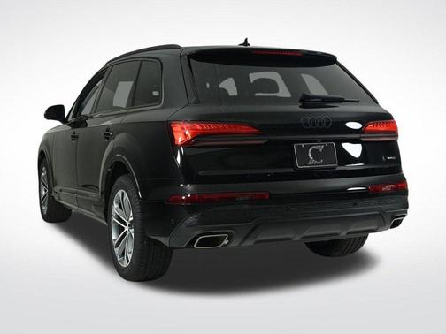 2025 Audi Q7 45 Premium