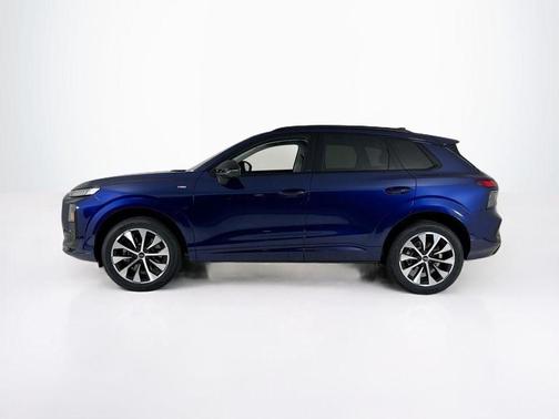 Navarra Blue Metallic 2026 Audi Q3 S line